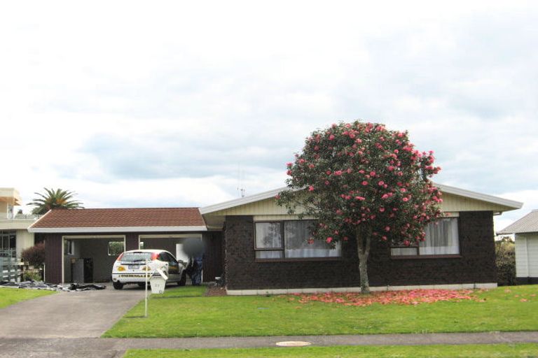 Photo of property in 23 Endeavour Avenue, Welcome Bay, Tauranga, 3112