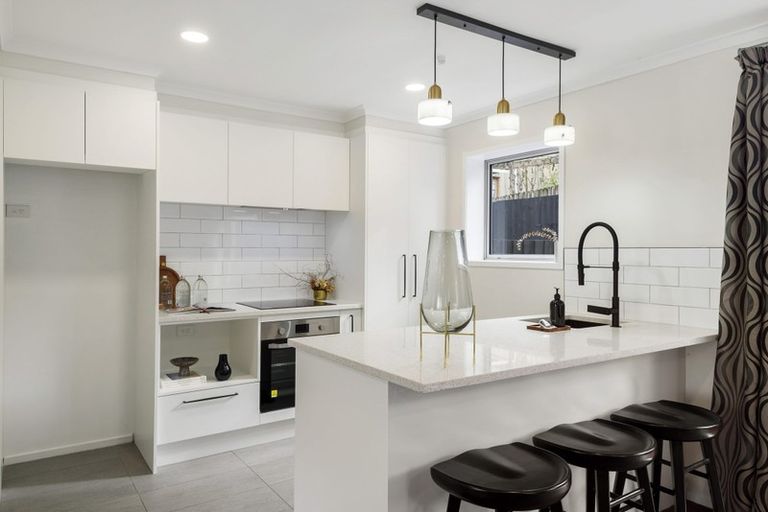 Photo of property in 6/13 Kaihu Street, Northcote, Auckland, 0627