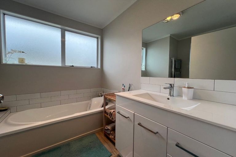 Photo of property in 2/25 Silver Creek Road, Weymouth, Auckland, 2103