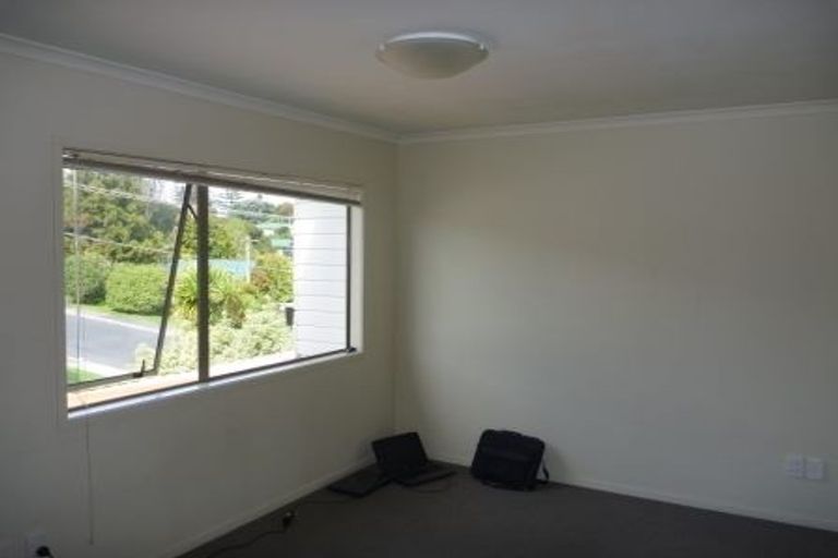 Photo of property in 57 Tiri Tiri Road, Birkdale, Auckland, 0626