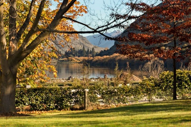 Photo of property in 237 Arrowtn-lke Hayes Road, Lake Hayes, Queenstown, 9371