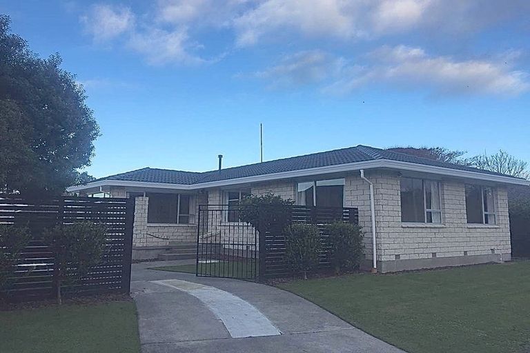 Photo of property in 32 Dunbarton Street, Redwood, Christchurch, 8051