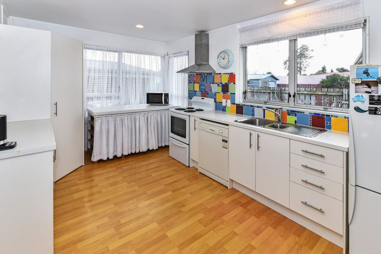 Photo of property in 6 Primrose Place, Manurewa, Auckland, 2102