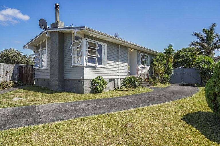 Photo of property in 68 Divich Avenue, Te Atatu South, Auckland, 0610