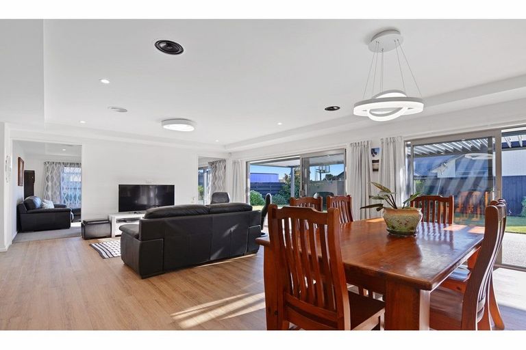 Photo of property in 16 Warhorse Gate, Halswell, Christchurch, 8025