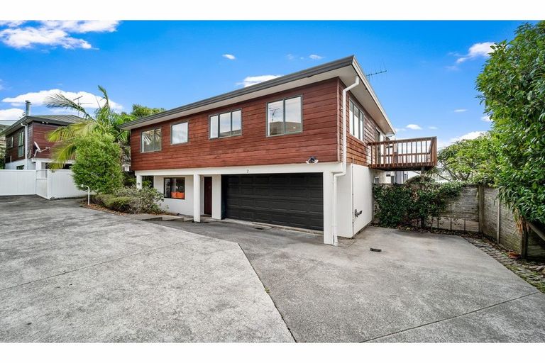 Photo of property in 2/5 Anne Road, Hillcrest, Auckland, 0627