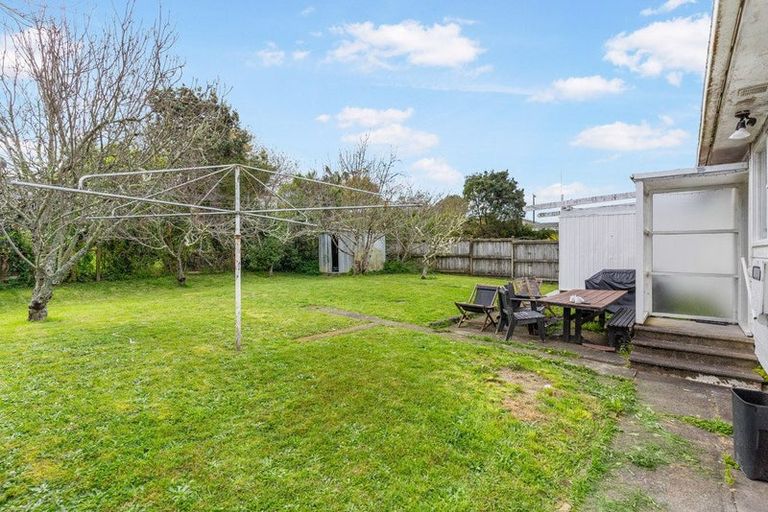 Photo of property in 17 Trinidad Road, Sunnynook, Auckland, 0620