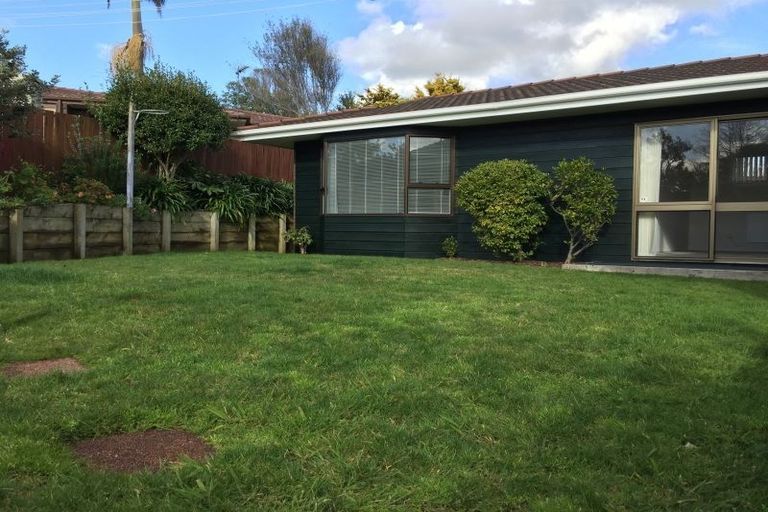 Photo of property in 17 Jillteresa Crescent, Half Moon Bay, Auckland, 2012