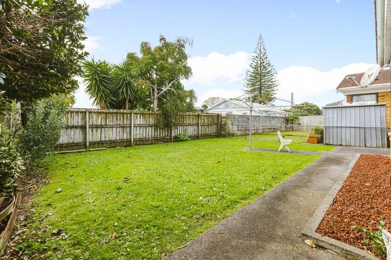 Photo of property in 2/5 Norfolk Place, Papatoetoe, Auckland, 2025