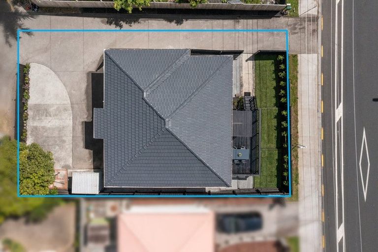 Photo of property in 2/180 Lake Road, Northcote, Auckland, 0627