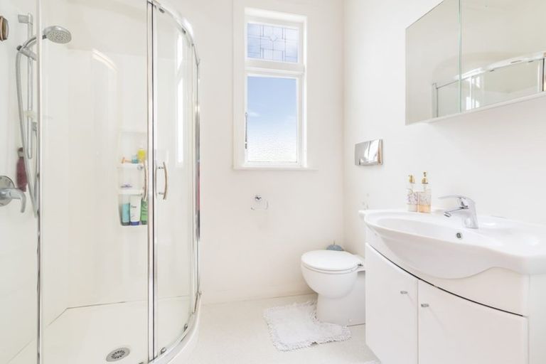 Photo of property in 10 Bruges Avenue, Miramar, Wellington, 6022