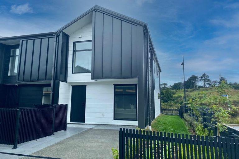 Photo of property in 16 Tuputupu Drive, Kumeu, 0810