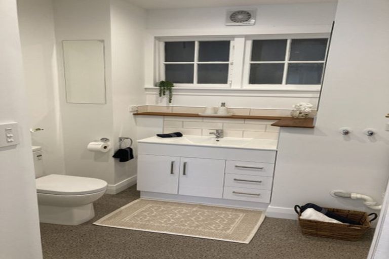 Photo of property in 208 Rongotai Road, Rongotai, Wellington, 6022