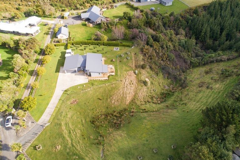 Photo of property in 74 Polson Hill Drive, Aokautere, Palmerston North, 4471
