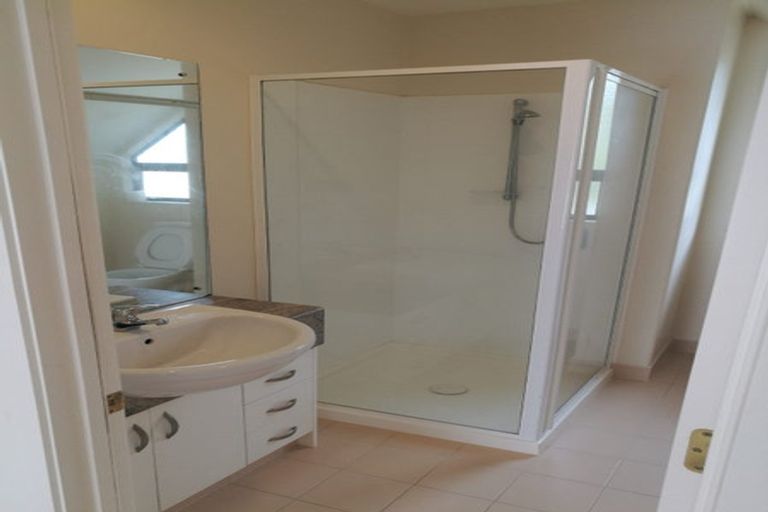 Photo of property in 19h Claremont Way, East Tamaki Heights, Auckland, 2016