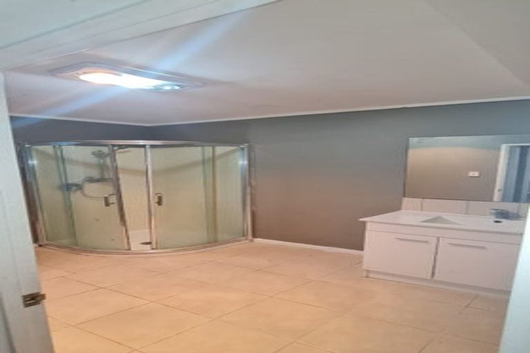 Photo of property in 12a Sabulite Road, Kelston, Auckland, 0602