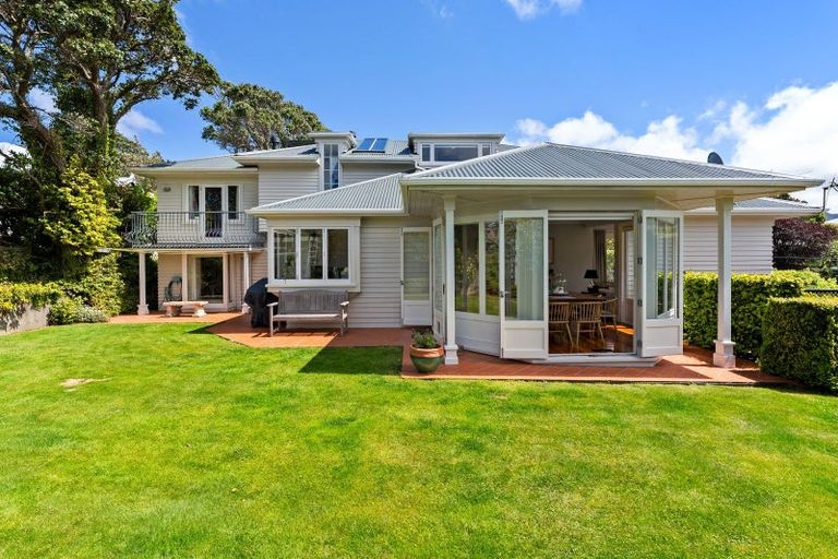 Photo of property in 43 Nicholson Road, Khandallah, Wellington, 6035