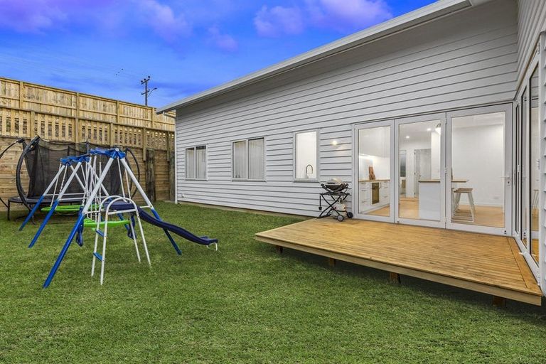 Photo of property in 31 Hewson Drive, Snells Beach, 0920