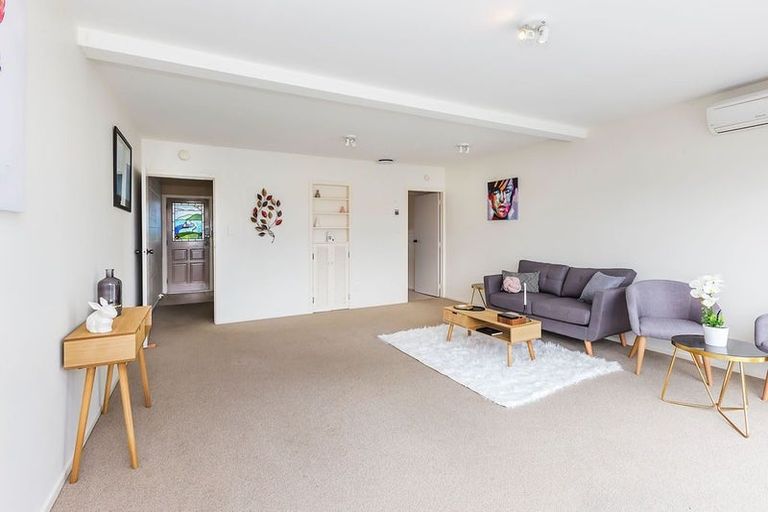 Photo of property in 131 Akaroa Drive, Maupuia, Wellington, 6022