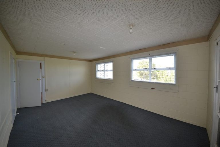 Photo of property in 27 Chivalry Road, Glenfield, Auckland, 0629