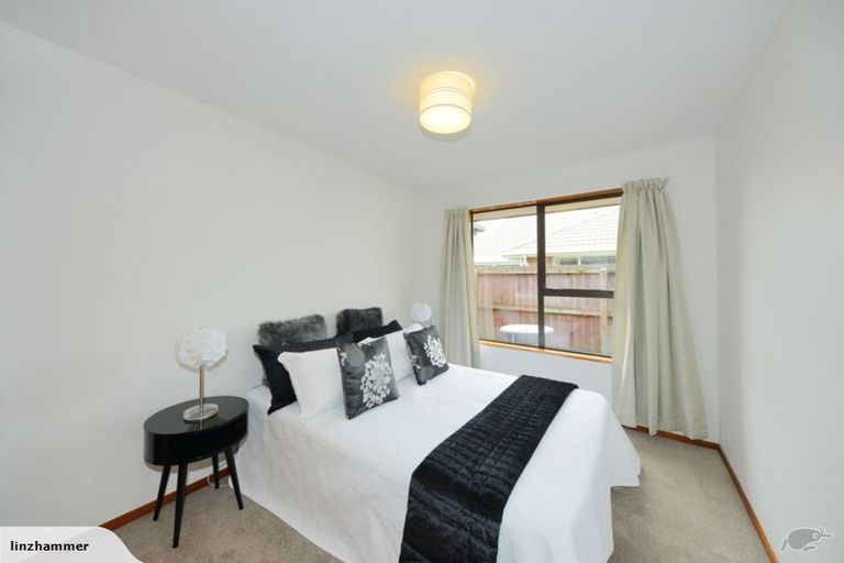 Photo of property in 2/39 Greenock Street, Redwood, Christchurch, 8051