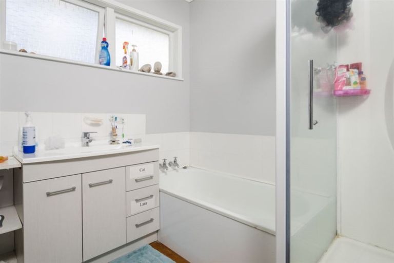 Photo of property in 73 Waimumu Road, Massey, Auckland, 0614