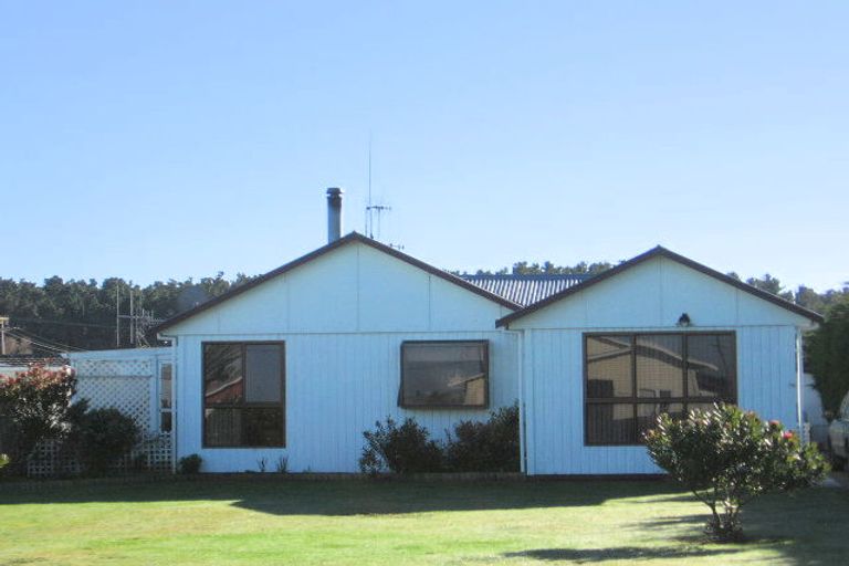 Photo of property in 47 Edinburgh Terrace, Foxton Beach, Foxton, 4815