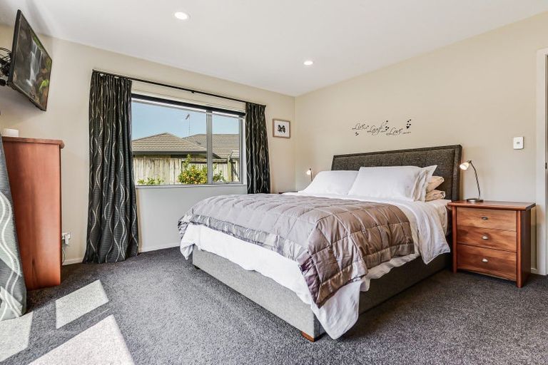 Photo of property in 20 Whitney Place, Rototuna North, Hamilton, 3210