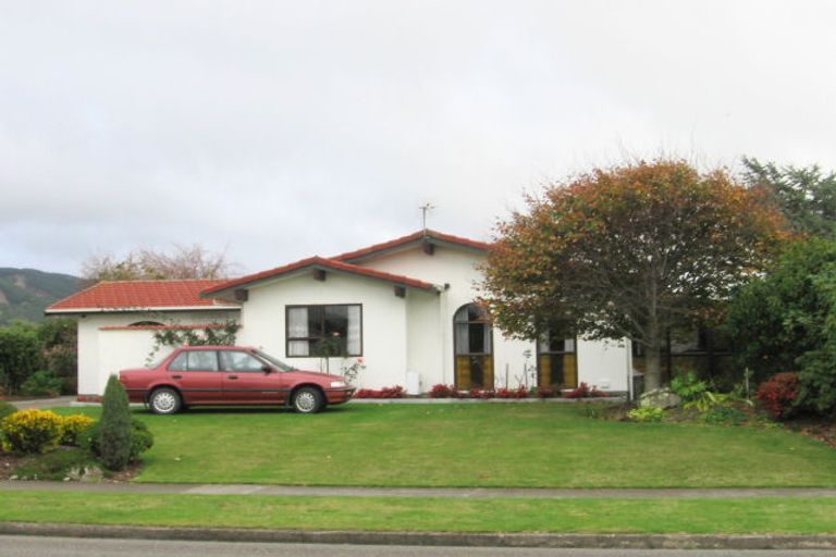 Photo of property in 44 Sylvan Avenue, Waikanae, 5036