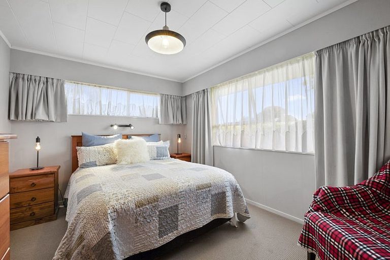 Photo of property in 24 Manu Crescent, Upper Vogeltown, New Plymouth, 4310