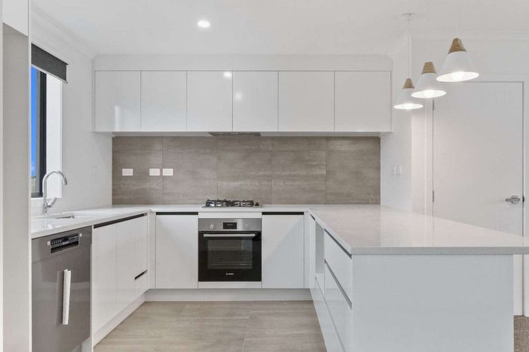 Photo of property in 1 Kaimai Avenue, Massey, 0614