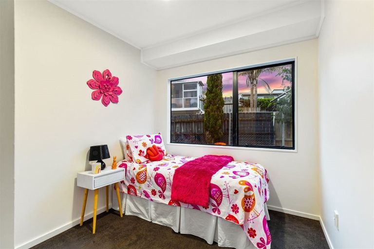 Photo of property in 17 Ebony Place, Massey, Auckland, 0614