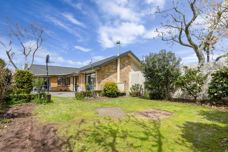 Photo of property in 27 Suncrest Drive, West Harbour, Auckland, 0618