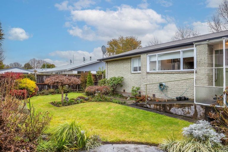 Photo of property in 1/5 Chislehurst Place, Bryndwr, Christchurch, 8052