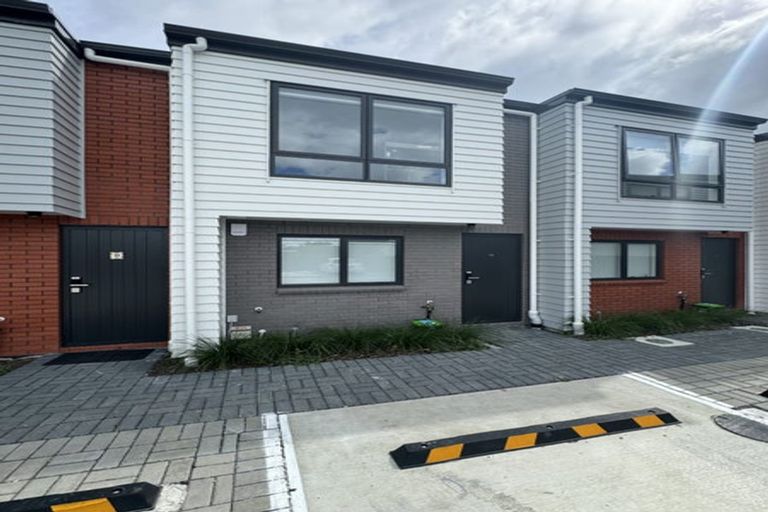 Photo of property in 10/5 Hikurangi Street, Te Atatu Peninsula, Auckland, 0610