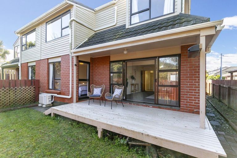 Photo of property in 2/29a Parkvale Road, Karori, Wellington, 6012