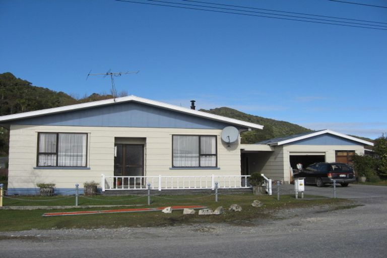 Photo of property in 1 Cardwell Street, Cobden, Greymouth, 7802
