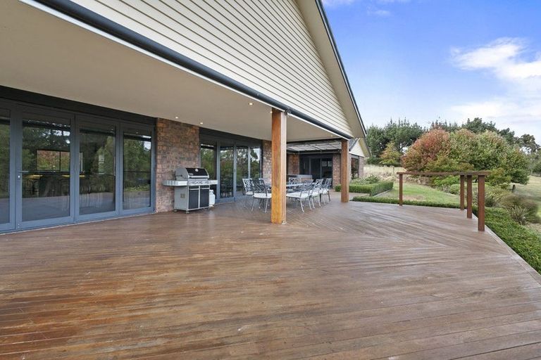 Photo of property in 35 Stonebrook Lane, Kelvin Grove, Palmerston North, 4470