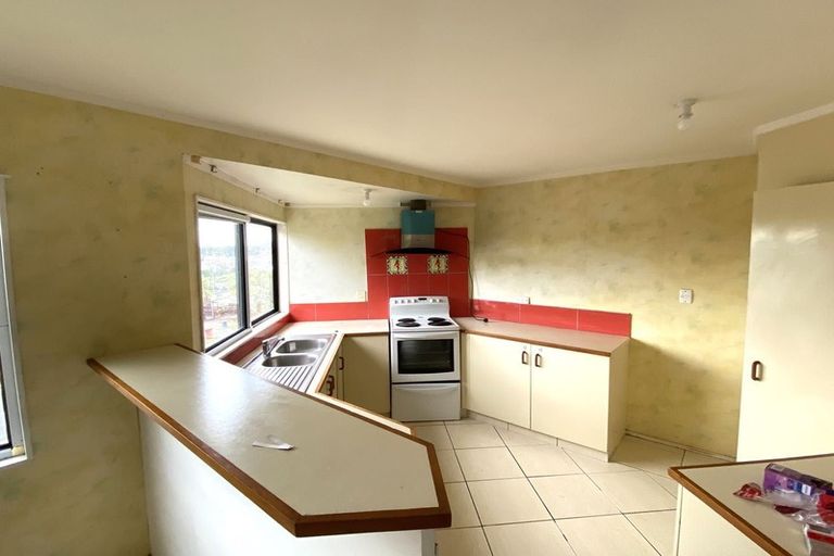 Photo of property in 1/10 Sumich Place, West Harbour, Auckland, 0618