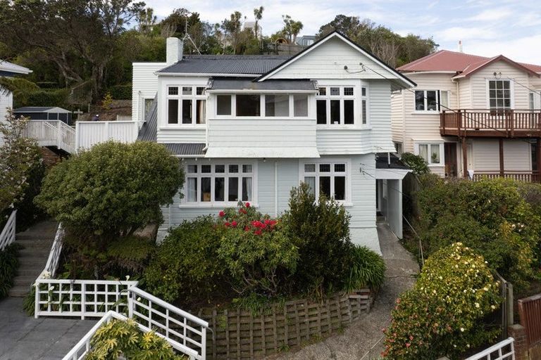 Photo of property in 142 Kelburn Parade, Kelburn, Wellington, 6012