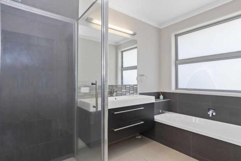 Photo of property in 222 Lakes Boulevard, Pyes Pa, Tauranga, 3112