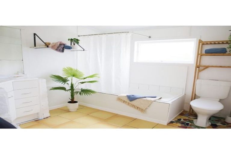 Photo of property in 1/89 Glengarry Road, Glen Eden, Auckland, 0602