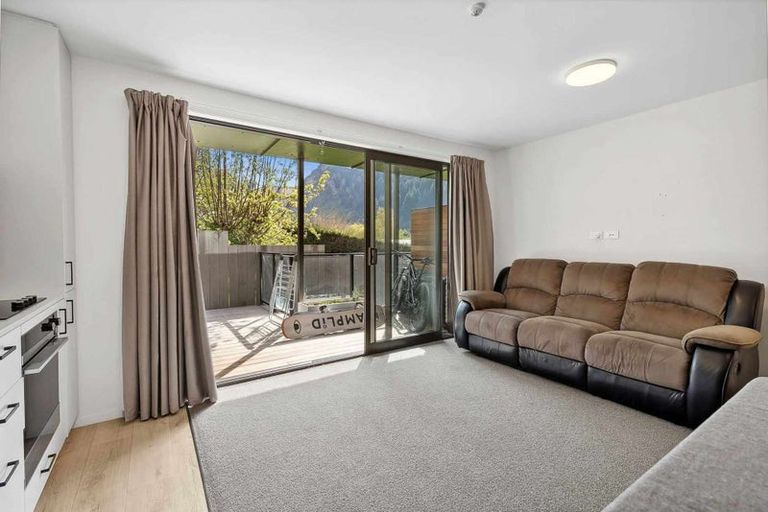 Photo of property in Northlight Apartments, 2/14 Fryer Street, Queenstown, 9300