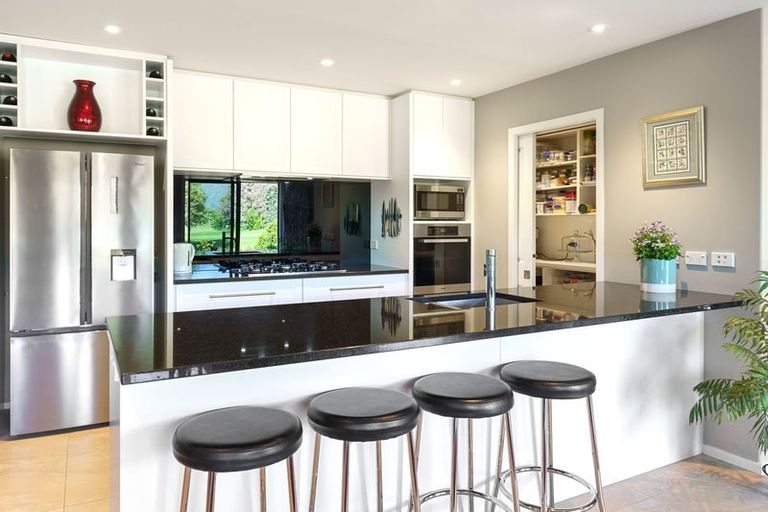 Photo of property in 36 Titoki Road, Waikanae Beach, Waikanae, 5036