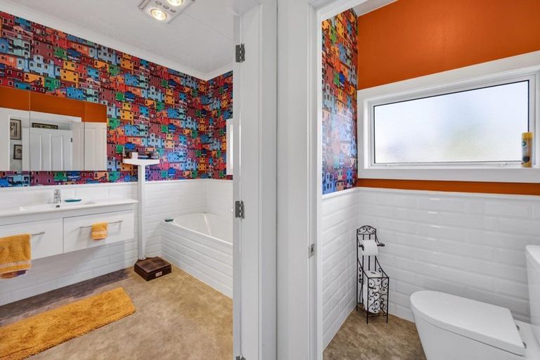 Photo of property in 30 Kahikatea Street, Inglewood, 4330