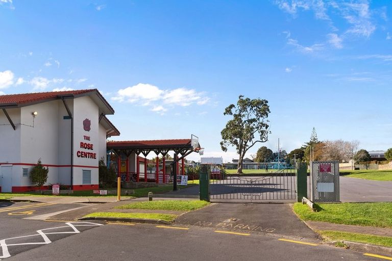 Photo of property in 2/2 School Road, Belmont, Auckland, 0622
