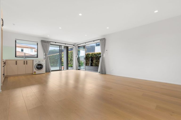 Photo of property in 19 Kinmont Rise, East Tamaki Heights, Auckland, 2016