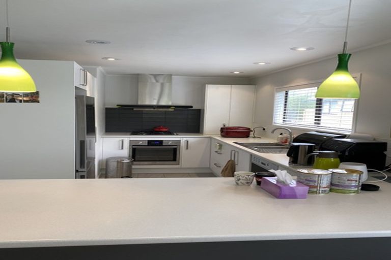 Photo of property in 10 Palliser Lane, Browns Bay, Auckland, 0630