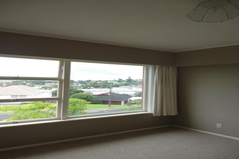 Photo of property in 21 Fowler Street, Northcote, Auckland, 0627