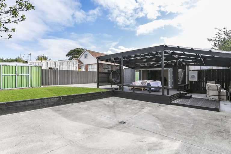 Photo of property in 142 Titirangi Road, New Lynn, Auckland, 0600